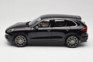 Porsche Cayenne Turbo S 958 Black Metallic Minichamps 1:18 110064000 Metaal — afbeelding 4 van 8