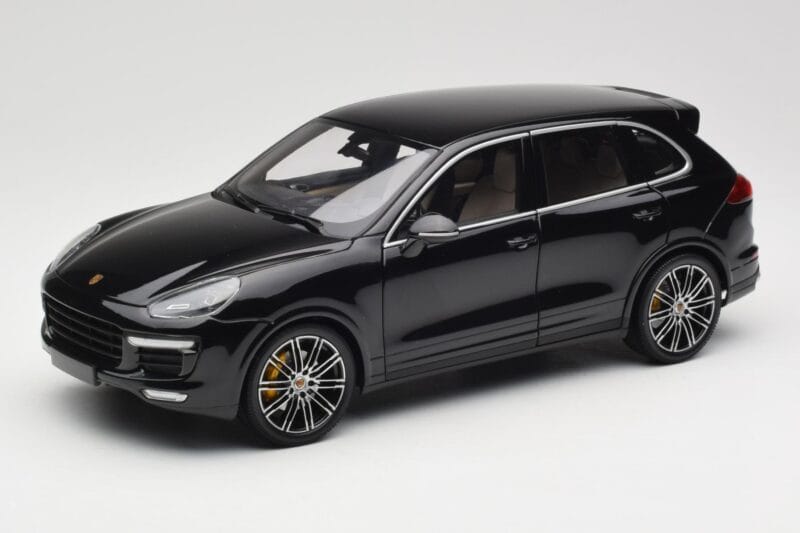 Porsche Cayenne Turbo S 958 Black Metallic Minichamps 1:18 110064000 Metaal