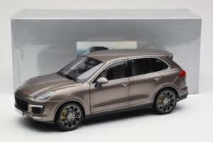 Porsche Cayenne E2 Turbo S Umbra Metallic Minichamps 1:18 WAP0213020F Metaal — afbeelding 8 van 8