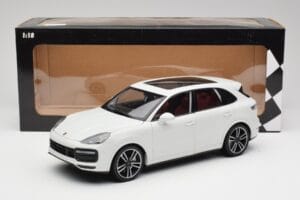 Porsche Cayenne 9YA Turbo Wit Metallic Minichamps 1:18 155042560 Metaal — afbeelding 8 van 8
