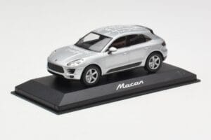 Porsche Macan 95B Silver Grey Metallic Prototype Minichamps 1:43 WAP0201540E Metaal — afbeelding 2 van 4