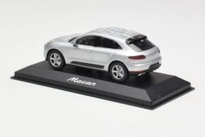 Porsche Macan 95B Silver Grey Metallic Prototype Minichamps 1:43 WAP0201540E Metaal — afbeelding 3 van 4