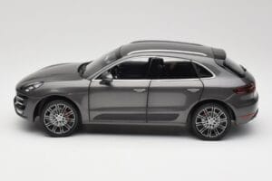 Porsche Macan Turbo 95B Grey Metallic Minichamps 1:18 110062501 Metaal — afbeelding 4 van 8