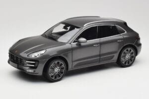 Porsche Macan Turbo 95B Grey Metallic Minichamps 1:18 110062501 Metaal