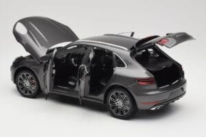 Porsche Macan Turbo 95B Grey Metallic Minichamps 1:18 110062501 Metaal — afbeelding 5 van 8
