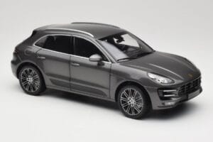 Porsche Macan Turbo 95B Grey Metallic Minichamps 1:18 110062501 Metaal — afbeelding 6 van 8