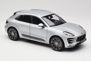 Porsche Macan Turbo 95B Zilver Minichamps 1:18 110062504 Metaal — afbeelding 6 van 8