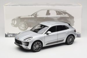 Porsche Macan Turbo 95B Zilver Minichamps 1:18 110062504 Metaal — afbeelding 8 van 8