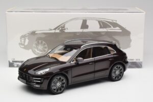 Porsche Macan 95B Turbo Mahonie Metallic Minichamps 1:18 110062500 Metaal — afbeelding 8 van 8