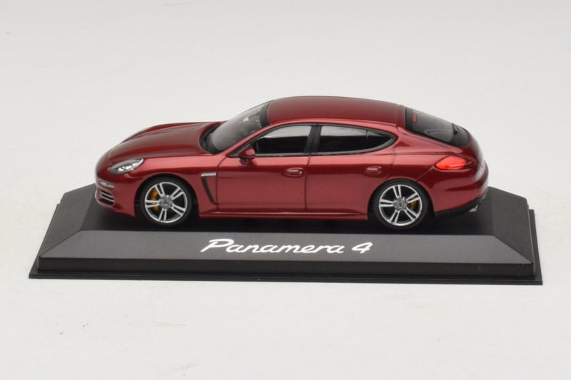 Porsche Panamera 970 4 Red Metallic Minichamps 1:43 WAP0201250E Metaal