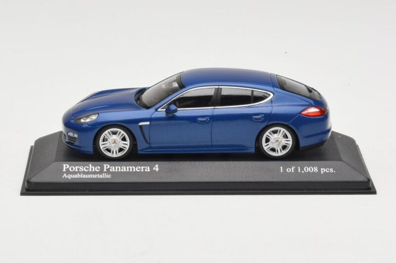 Porsche Panamera 970 4S Blue Metallic Minichamps 1:43 WAP0200419 Metaal