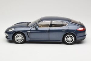Porsche Panamera 970 S Blauw Minichamps 1:18 WAP02100119 Metaal — afbeelding 4 van 8