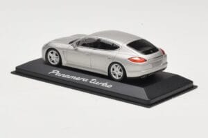 Porsche Panamera 970 Turbo Beige Minichamps 1:43 WAP0200519 Metaal — afbeelding 3 van 4