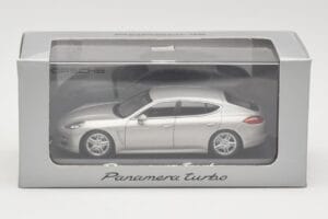 Porsche Panamera 970 Turbo Beige Minichamps 1:43 WAP0200519 Metaal — afbeelding 4 van 4