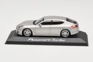 Porsche Panamera 970 Turbo Beige Minichamps 1:43 WAP0200519 Metaal