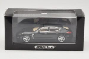 Porsche Panamera 970 Turbo Zwart Metallic Minichamps 1:43 400068271 Metaal — afbeelding 4 van 4