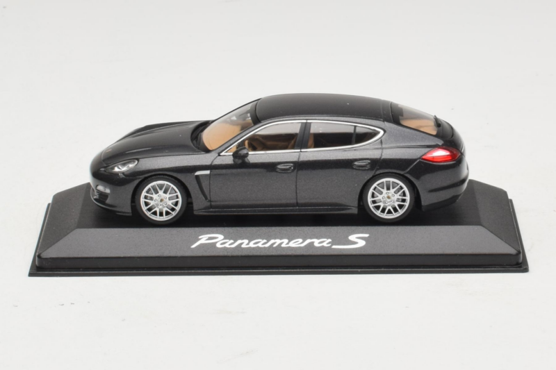Porsche Panamera 970 S Grey Metallic Minichamps 1:43 WAP02000219 Metaal