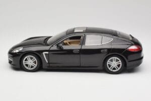 Porsche Panamera Turbo 970 Zwart Maisto 1:18 36197 Metaal — afbeelding 4 van 8