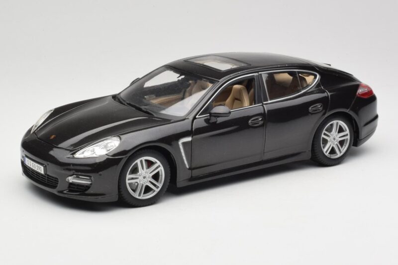 Porsche Panamera Turbo 970 Zwart Maisto 1:18 36197 Metaal