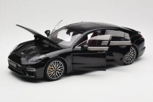 Porsche Panamera 971 Turbo S Zwart Metallic Minichamps 1:18 113061076 Metaal — afbeelding 2 van 8