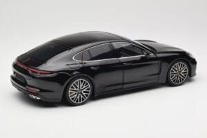 Porsche Panamera 971 Turbo S Zwart Metallic Minichamps 1:18 113061076 Metaal — afbeelding 3 van 8