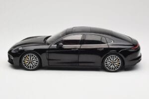 Porsche Panamera 971 Turbo S Zwart Metallic Minichamps 1:18 113061076 Metaal — afbeelding 4 van 8