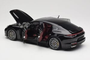 Porsche Panamera 971 Turbo S Zwart Metallic Minichamps 1:18 113061076 Metaal — afbeelding 5 van 8