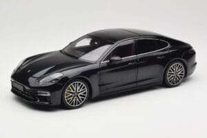 Porsche Panamera 971 Turbo S Blauw Metallic Minichamps 1:18 113061075 Metaal