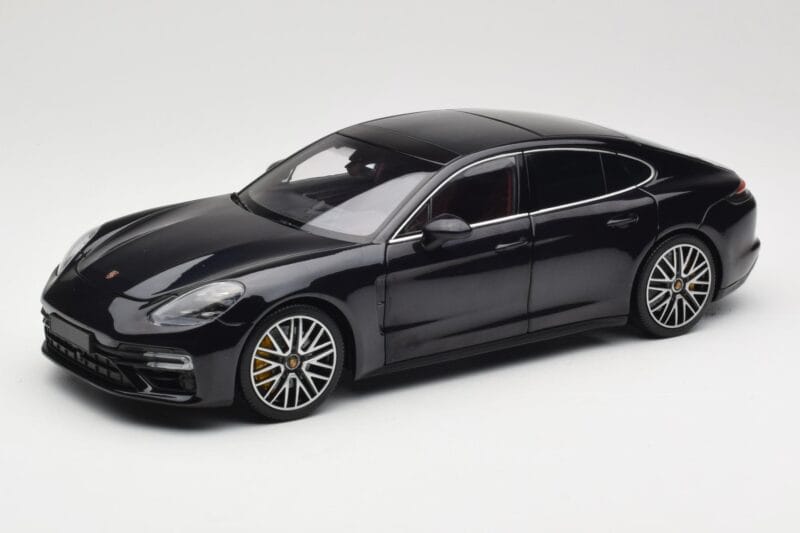 Porsche Panamera 971 Turbo S Blauw Metallic Minichamps 1:18 113061075 Metaal