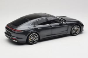 Porsche Panamera 971 Turbo S Grey Metallic Minichamps 1:18 113061073 Metaal — afbeelding 3 van 8