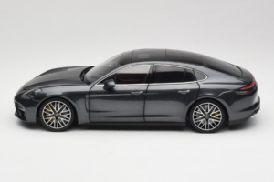 Porsche Panamera 971 Turbo S Grey Metallic Minichamps 1:18 113061073 Metaal — afbeelding 4 van 8