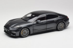 Porsche Panamera 971 Turbo S Grey Metallic Minichamps 1:18 113061073 Metaal