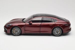 Porsche Panamera 971 Turbo S Rood Metallic Minichamps 1:18 113061077 Metaal — afbeelding 4 van 8
