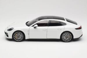 Porsche Panamera 971 Turbo S Wit Metallic Minichamps 1:18 113061074 Metaal — afbeelding 4 van 8