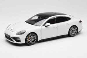 Porsche Panamera 971 Turbo S Wit Metallic Minichamps 1:18 113061074 Metaal