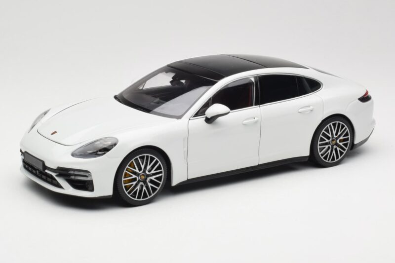 Porsche Panamera 971 Turbo S Wit Metallic Minichamps 1:18 113061074 Metaal