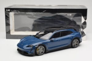 Porsche Taycan J1 Turbo S Cross Turismo Blauw Minichamps 1:18 155069301 Metaal — afbeelding 6 van 6