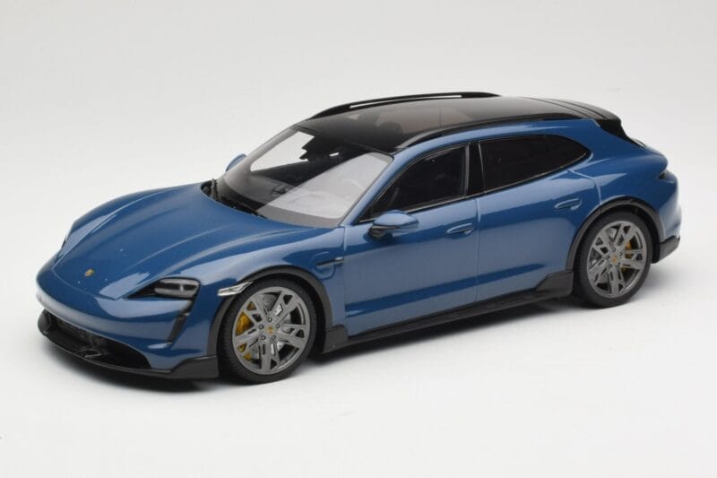 Porsche Taycan J1 Turbo S Cross Turismo Blauw Minichamps 1:18 155069301 Metaal