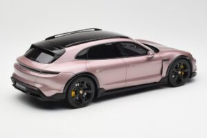 Porsche Taycan Turbo S Cross Turismo Metallic Roze GT Spirit 1:18 GT440 Hars — afbeelding 2 van 6