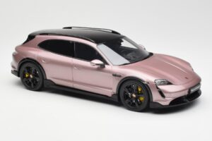 Porsche Taycan Turbo S Cross Turismo Metallic Roze GT Spirit 1:18 GT440 Hars — afbeelding 4 van 6