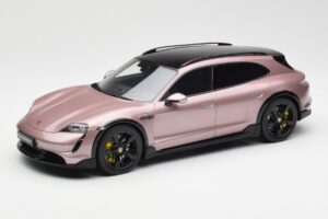Porsche Taycan Turbo S Cross Turismo Metallic Roze GT Spirit 1:18 GT440 Hars