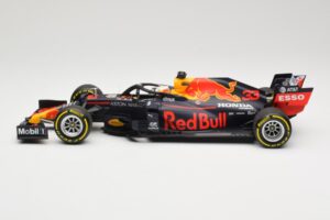 Red Bull Racing RB16 #33 M. Verstappen Winner 70th Anniversary GP 2020 Minichamps 1:18 110200533 Metaal — afbeelding 3 van 6