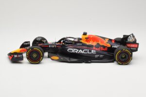 Red Bull Racing RB18 #1 M. Verstappen Winner Miami GP 2022 Minichamps 1:18 110220501 Metaal — afbeelding 3 van 6