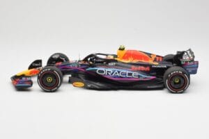 Red Bull Racing RB19 #11 S. Perez 2nd Place Miami GP 2023 Minichamps 1:18 110230511 Metaal — afbeelding 3 van 6