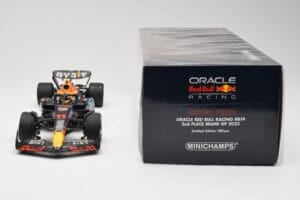 Red Bull Racing RB19 #11 S. Perez 2nd Place Miami GP 2023 Minichamps 1:18 110230511 Metaal — afbeelding 6 van 6