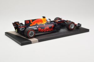Red Bull Racing Tag Heuer RB13 #3 D. Ricciardo 3rd Place Malaysian GP 2017 Minichamps 1:18 117171503 Metaal — afbeelding 3 van 6