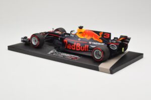 Red Bull Racing Tag Heuer RB13 #3 D. Ricciardo 3rd Place Malaysian GP 2017 Minichamps 1:18 117171503 Metaal — afbeelding 5 van 6