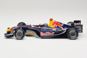 Red Bull RB1 Cosworth #14 D. Coulthard Red Bull Racing Showcar 2005 Minichamps 1:18 100050014 Metaal — afbeelding 3 van 6