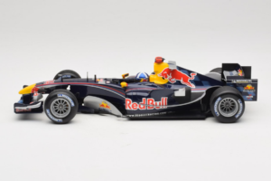 Red Bull RB1 Cosworth #14 D. Coulthard Red Bull Racing Showcar 2005 Minichamps 1:18 100050084 Metaal — afbeelding 3 van 7
