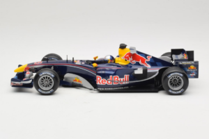 Red Bull RB1 Cosworth #15 C. Klien Red Bull Racing Showcar 2005 Minichamps 1:18 100050085 Metaal — afbeelding 3 van 7